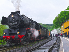 02 Halt des ersten Zuges